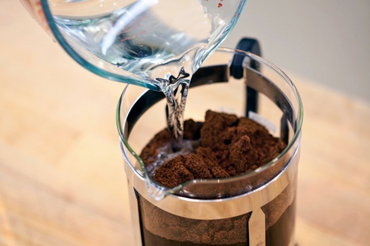 Как вода влияет на вкус кофе: важность состава и температуры